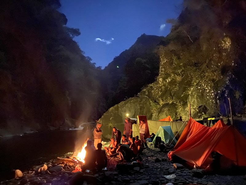 新竹兩天一夜、秀巒│泰崗溪野溪祕湯& 野營& 營火晚會