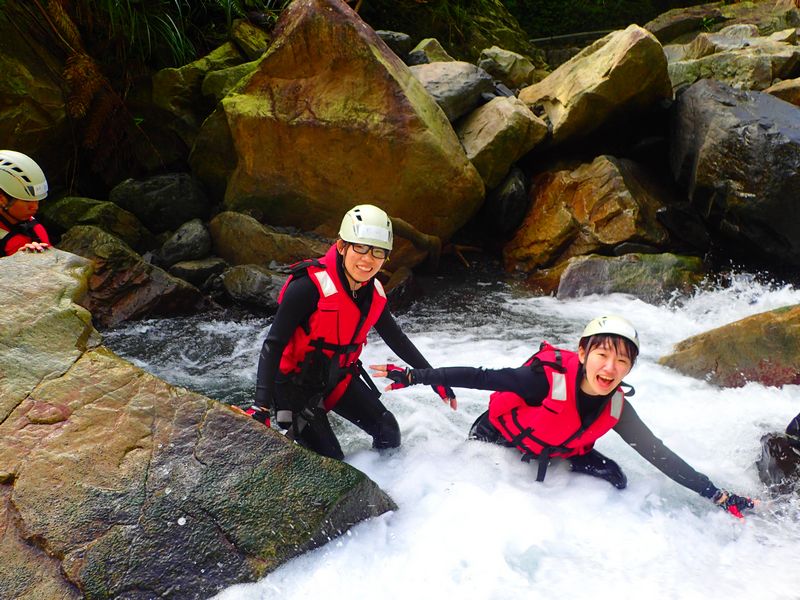 宜蘭礁溪月眉坑溯溪-【尋找神秘瀑布】