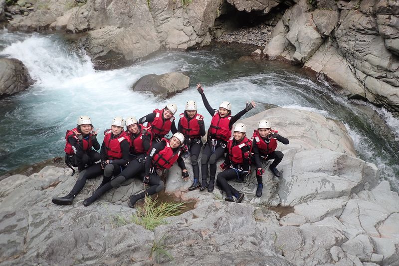 新竹獨家喜甕峽谷溯溪-【百米大滑降】