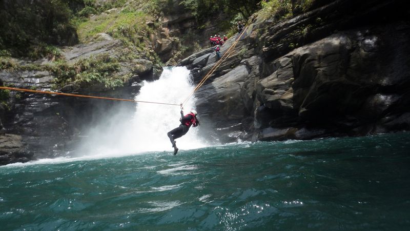 新竹獨家喜甕峽谷溯溪-【百米大滑降】