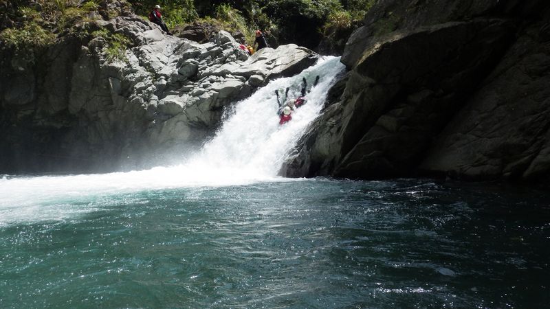 新竹獨家喜甕峽谷溯溪-【百米大滑降】