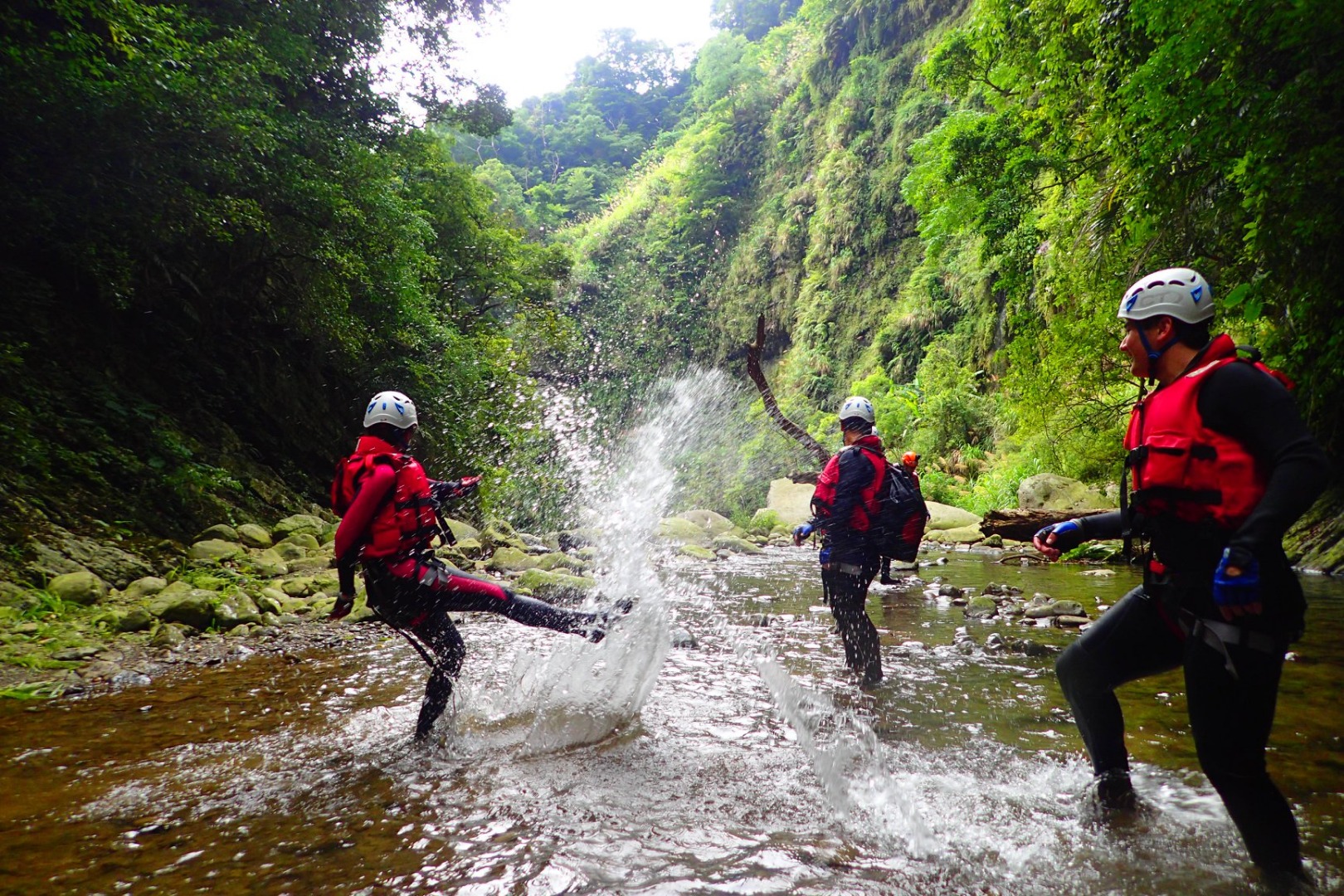 苗栗南庄風美溪溯溪-【苦花潭仙境】