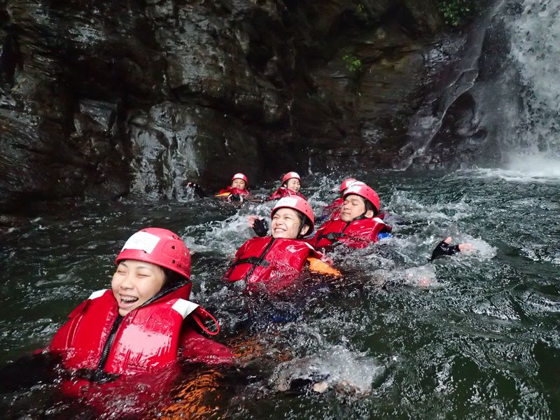 屏東瑪家牛角灣溪溯溪