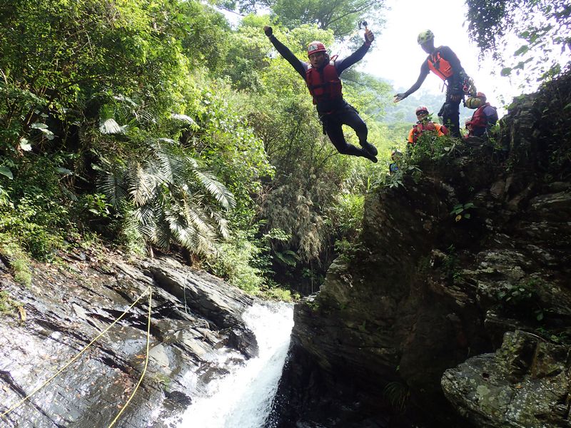 屏東瑪家牛角灣溪溯溪