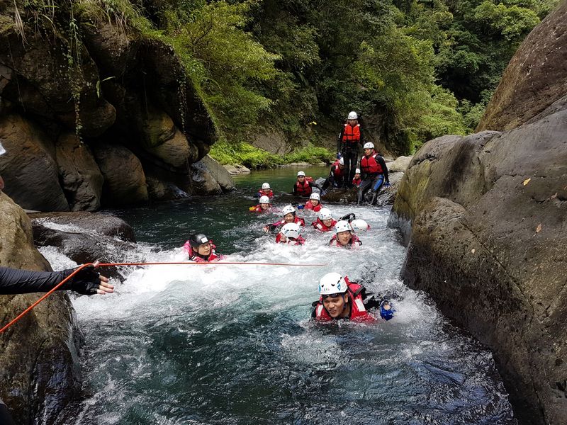 新竹麥巴來溪溯溪-【跳水滑瀑樂】