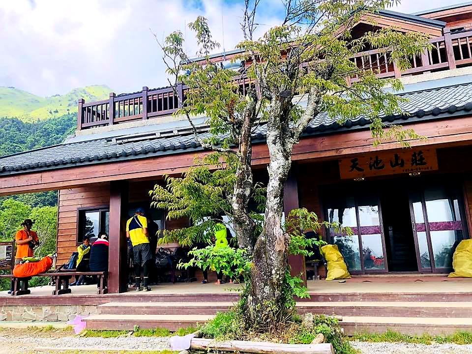 翻越中央山脈的雲瀑-奇萊南華