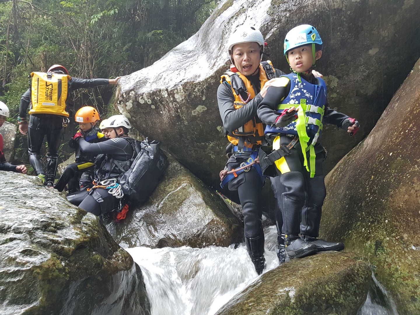 新竹尖石梅花溪親子溯溪體驗(含盥洗)-【山神的邀請】