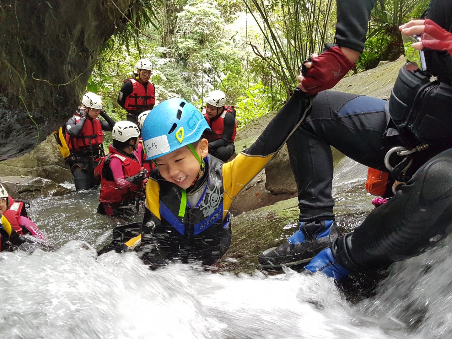 新竹尖石梅花溪親子溯溪體驗(含盥洗)-【山神的邀請】