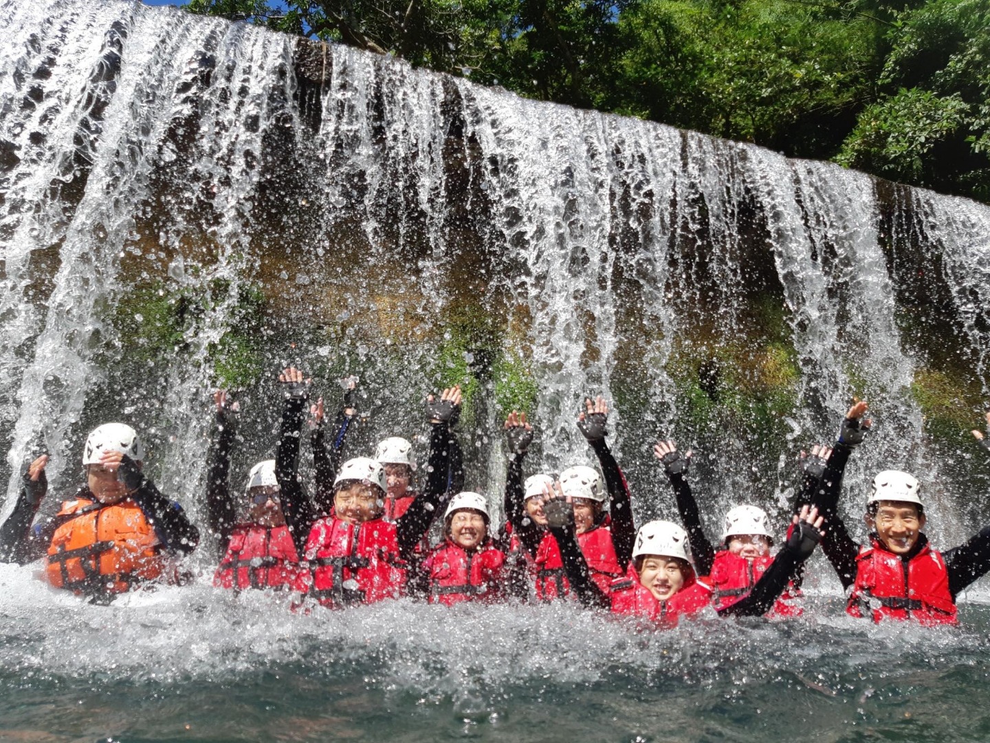 台北烏來加九寮溪溯溪-【天然滑水道】