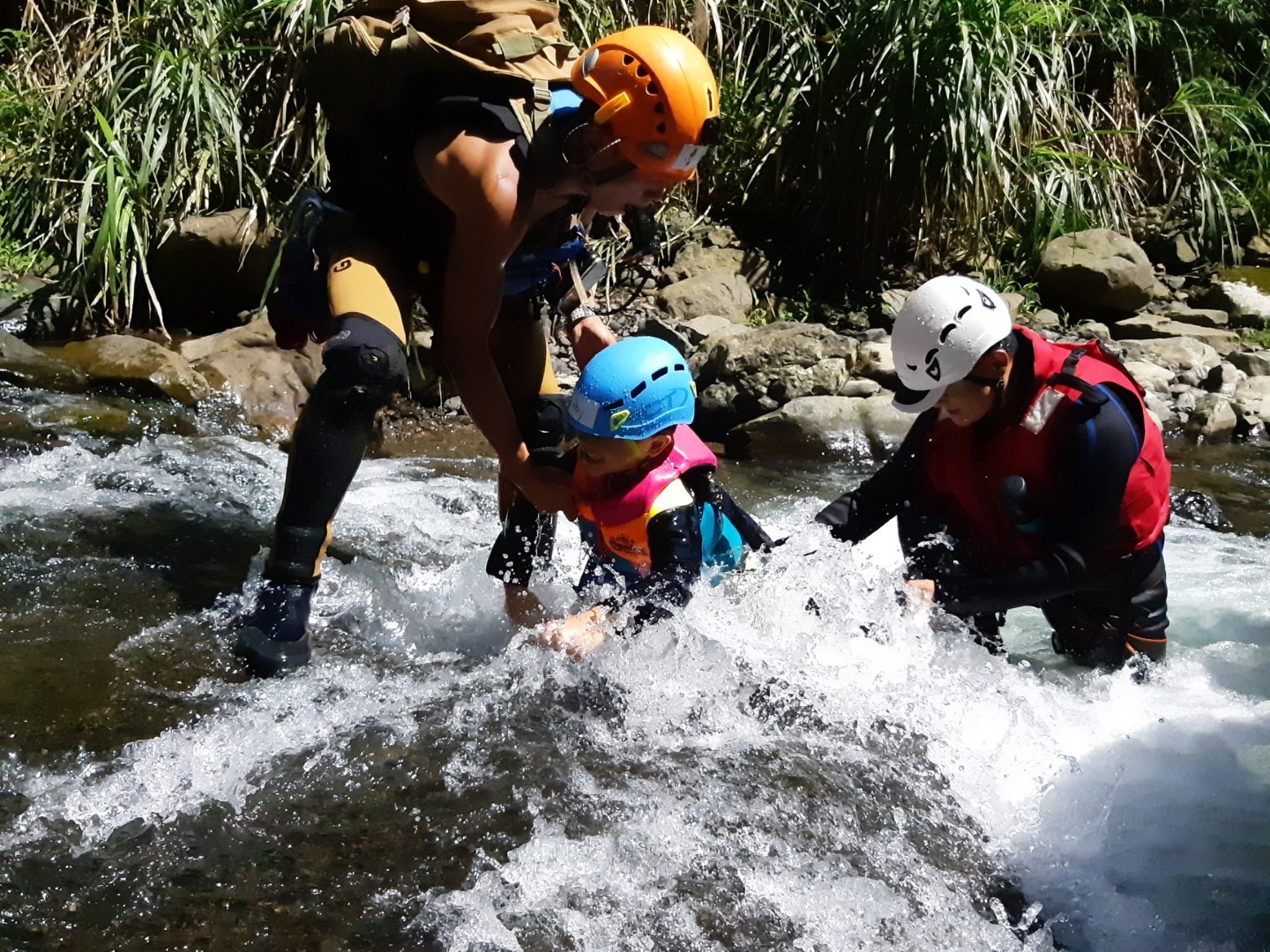台北烏來加九寮溪溯溪-【天然滑水道】