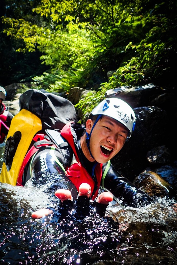 台北烏來加九寮溪溯溪-【天然滑水道】