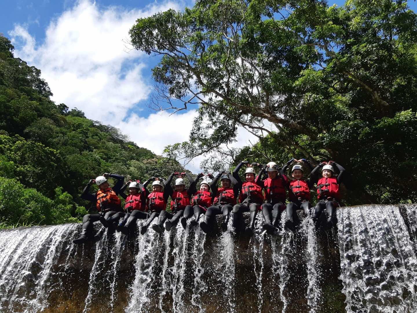 台北烏來加九寮溪溯溪-【天然滑水道】