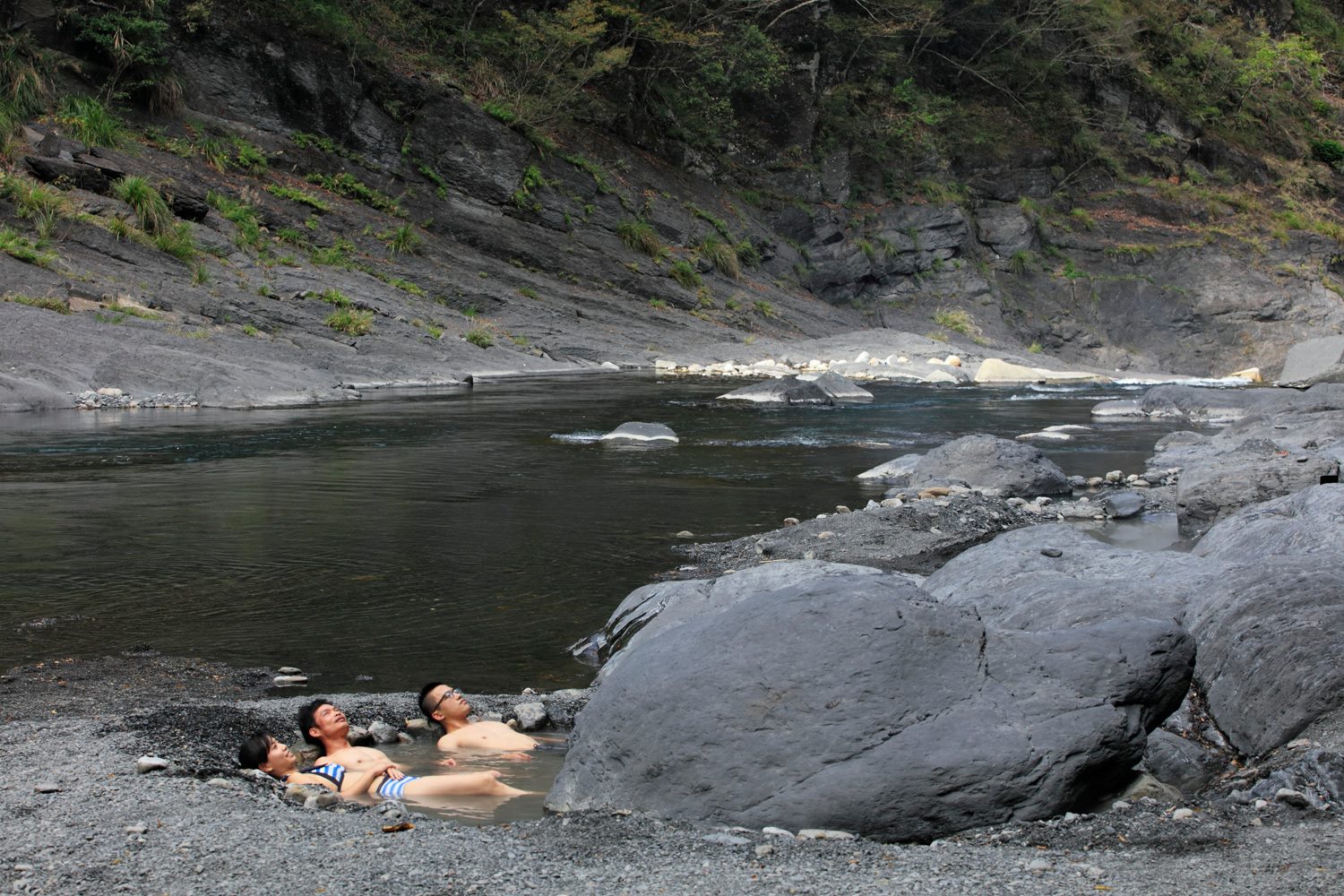 新竹秀巒泰崗溪野溪溫泉-【探訪野溪溫泉賞楓】