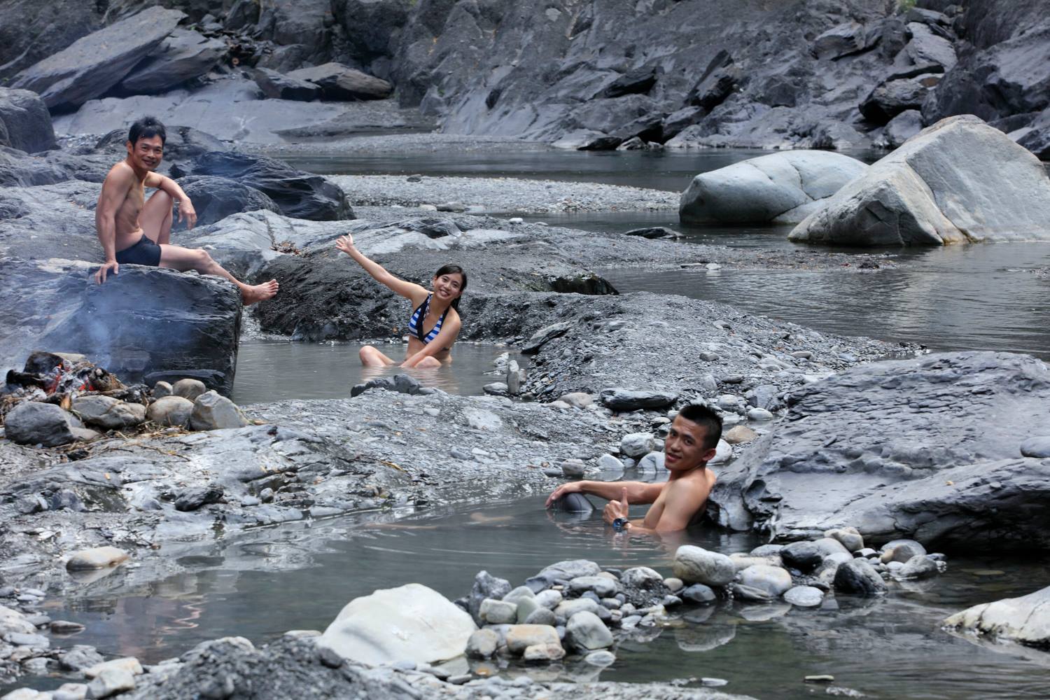 新竹秀巒泰崗溪野溪溫泉-【探訪野溪溫泉賞楓】