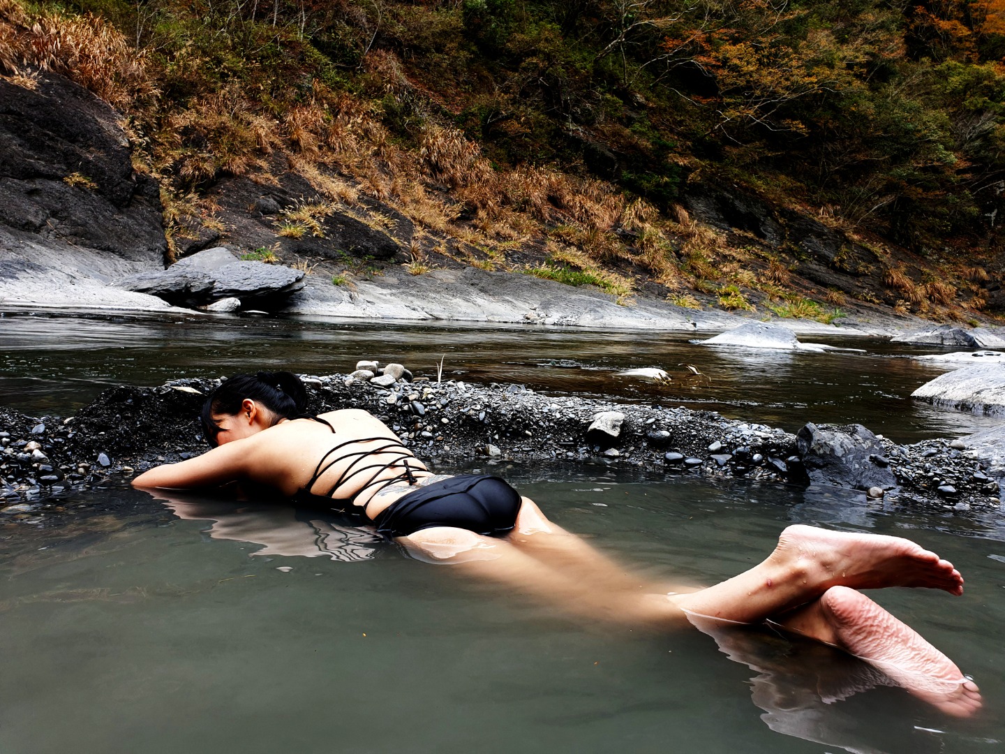 新竹秀巒泰崗溪野溪溫泉-【探訪野溪溫泉賞楓】