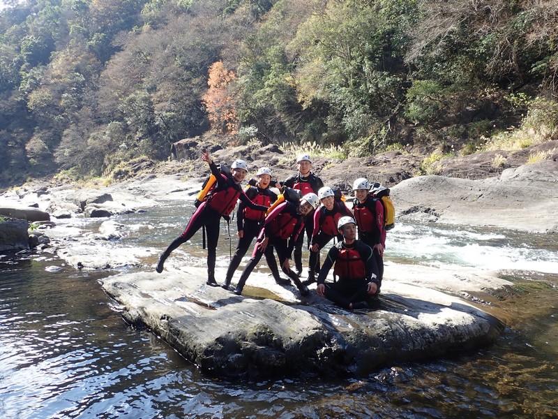 新竹秀巒泰崗溪野溪溫泉-【探訪野溪溫泉賞楓】