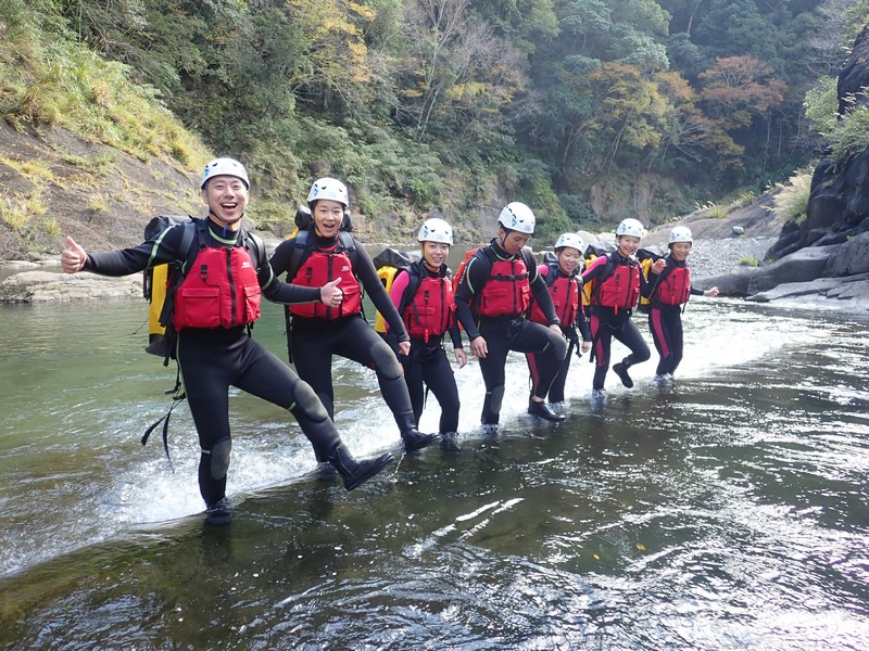 新竹秀巒泰崗溪野溪溫泉-【探訪野溪溫泉賞楓】