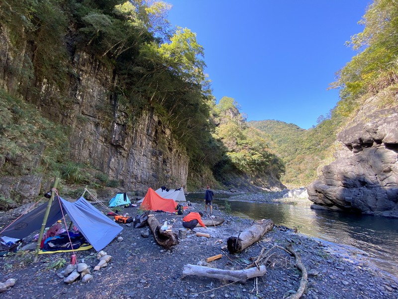 新竹兩天一夜、秀巒│泰崗溪野溪祕湯& 野營& 營火晚會