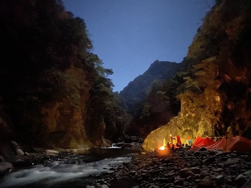 新竹兩天一夜、秀巒│泰崗溪野溪祕湯& 野營& 營火晚會