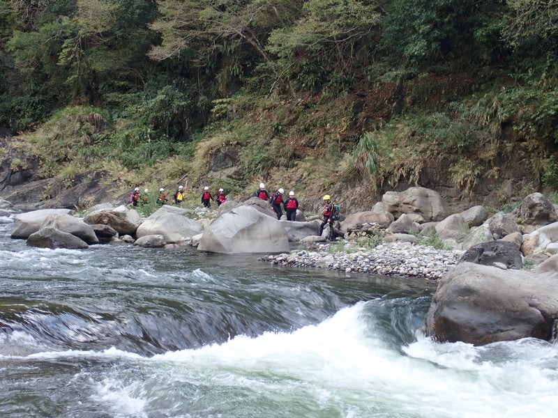 新竹兩天一夜、秀巒│泰崗溪野溪祕湯& 野營& 營火晚會