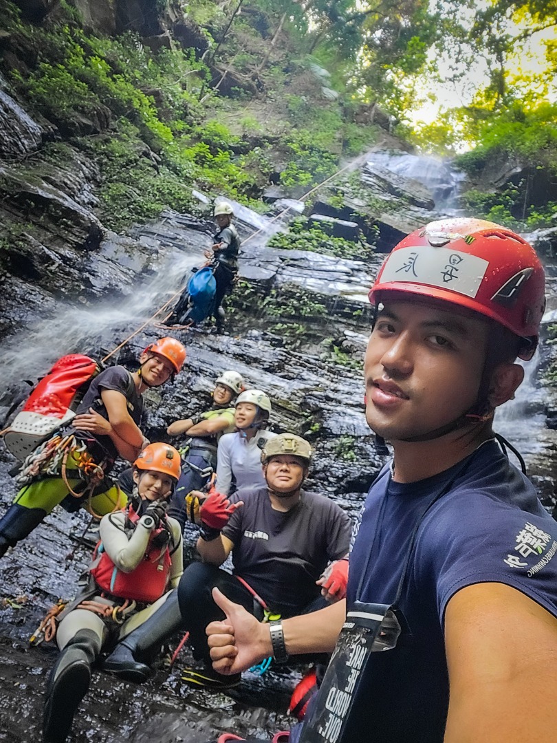 新北汐止大尖山瀑布群溪降體驗
