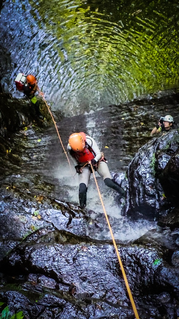 新北汐止大尖山瀑布群溪降體驗