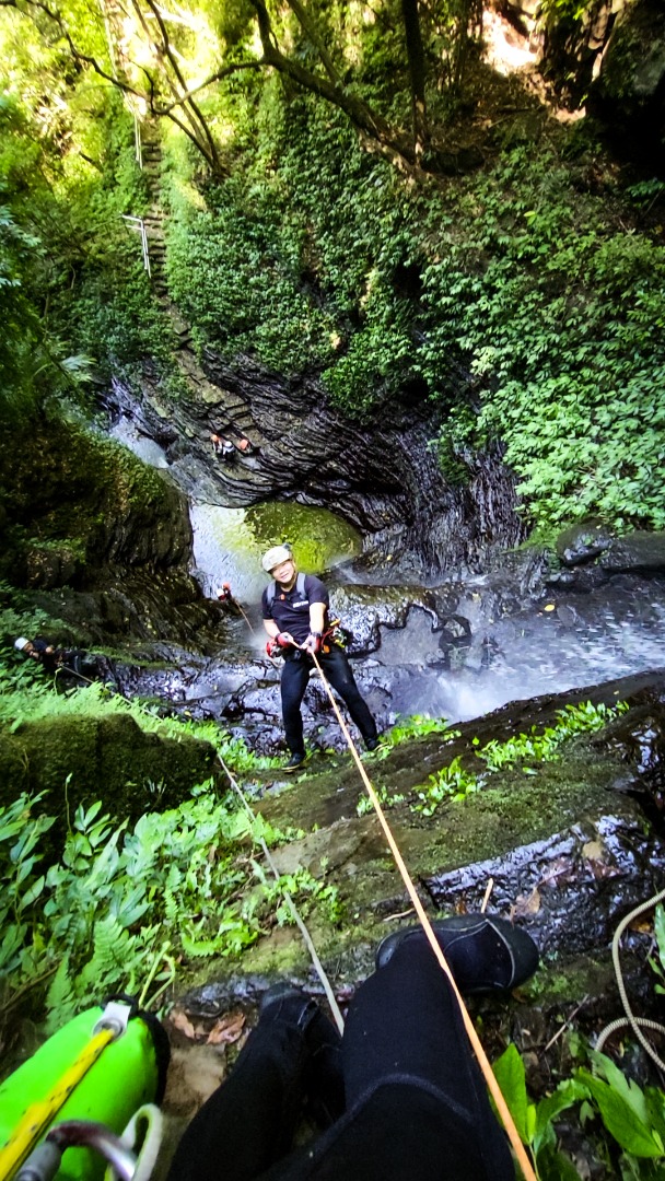 新北汐止大尖山瀑布群溪降體驗