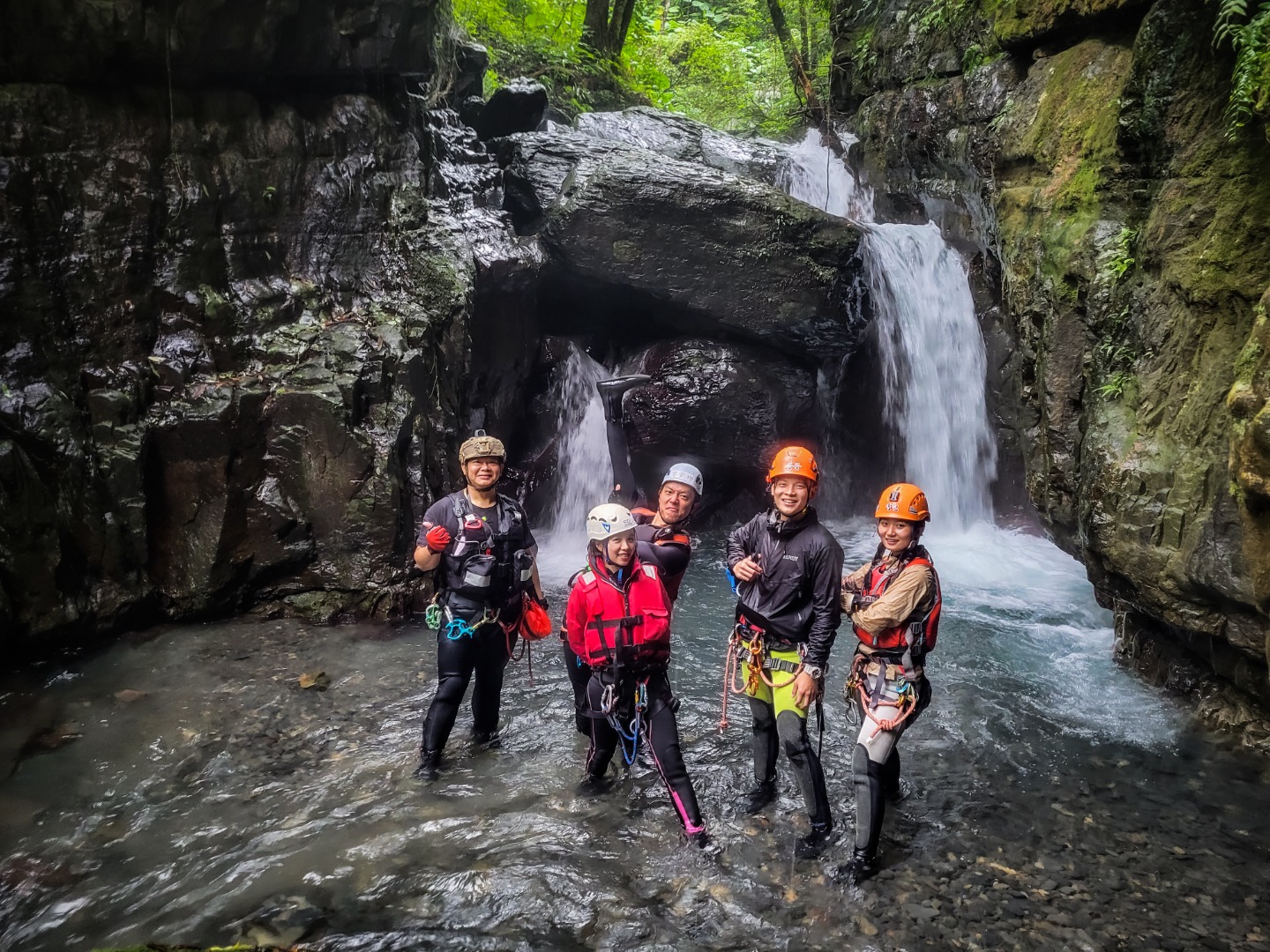 宜蘭礁溪石磐瀑布群