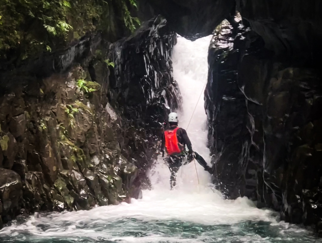 宜蘭礁溪石磐瀑布群