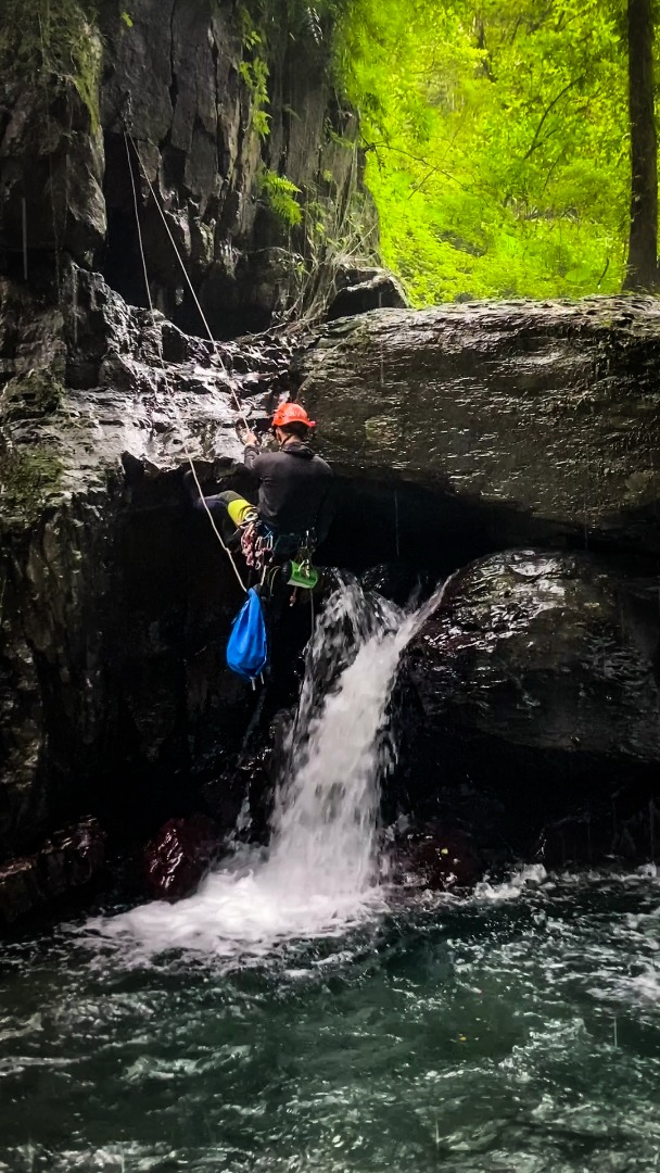 宜蘭礁溪石磐瀑布群