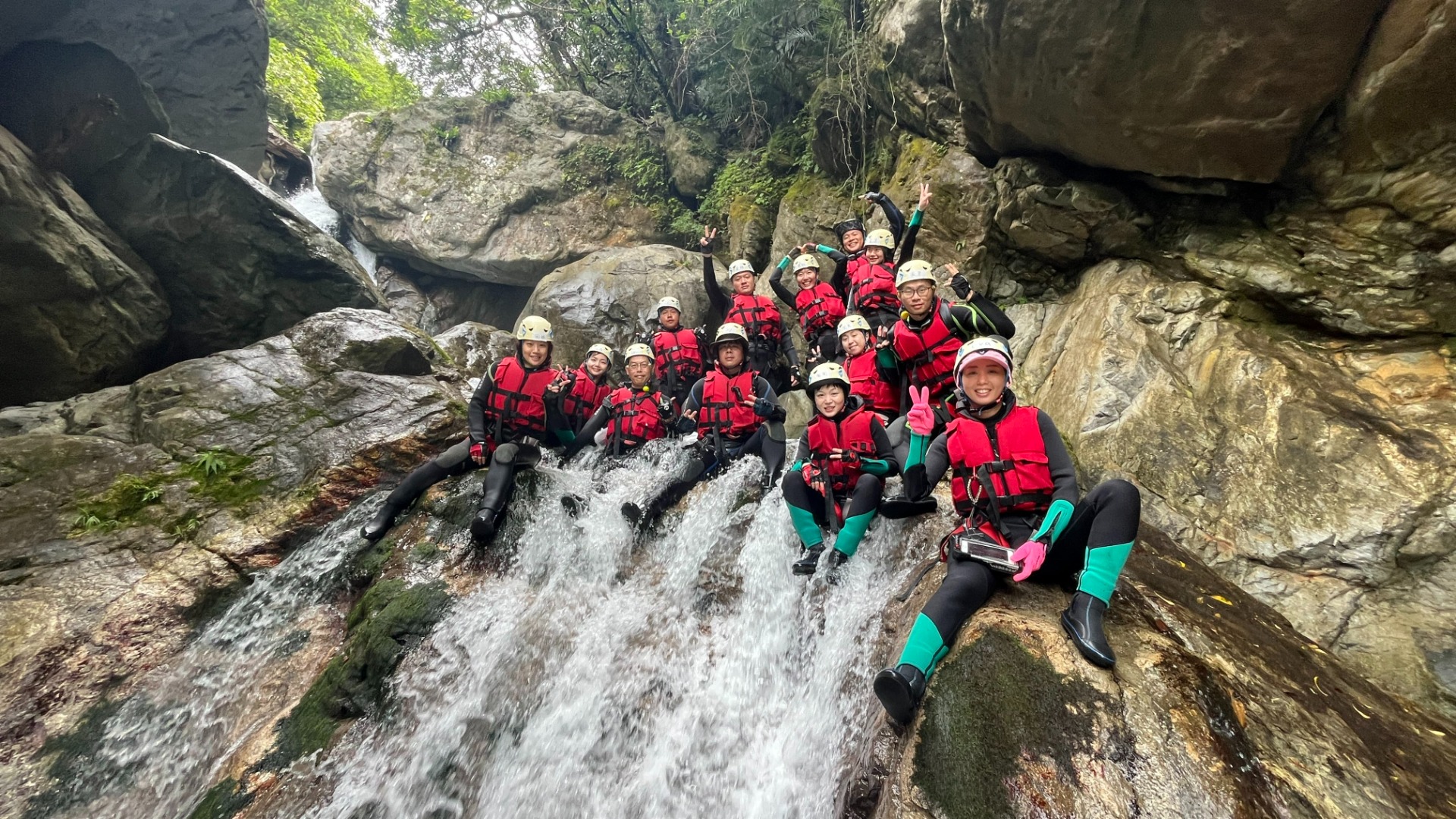 宜蘭南澳扇子瀑布溯溪