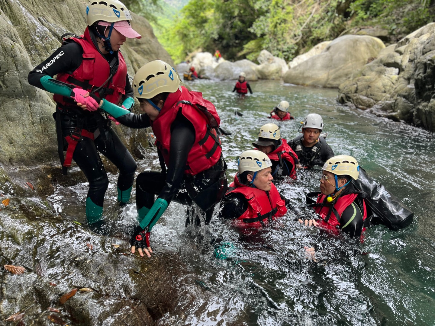 宜蘭南澳扇子瀑布溯溪